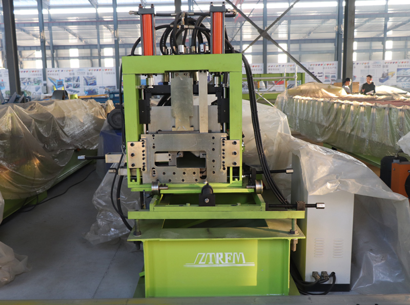 Machine à bobine purlin CZ Machine à bobine purlin CZ