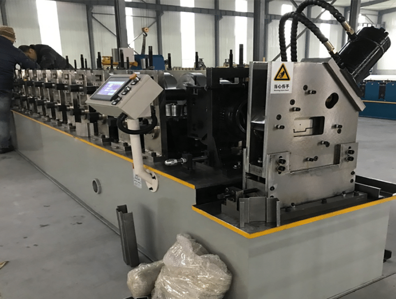 Une machine de formage de rouleaux d’obturateur peut-elle produire plusieurs versions du produit?