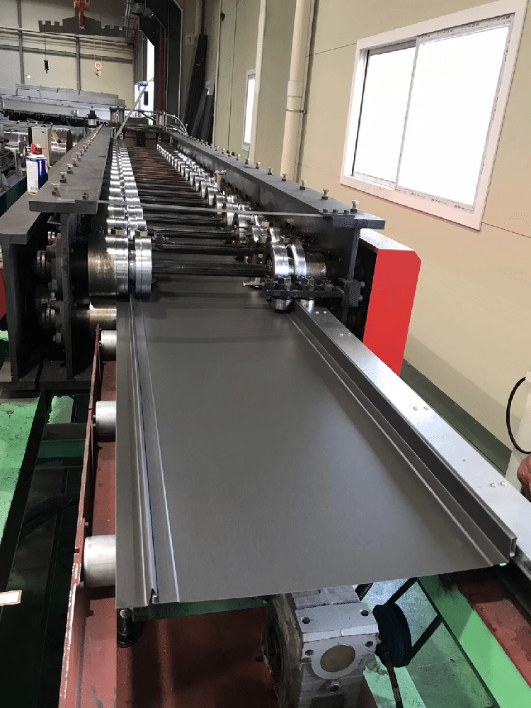 Analyze the characteristics of Roofing sheet metal machine(1)