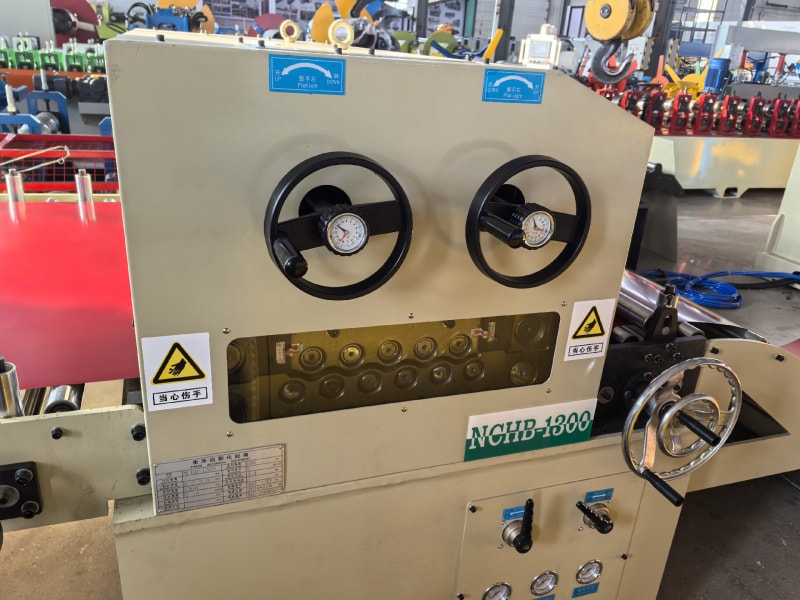 leveling device of the cut to length machine