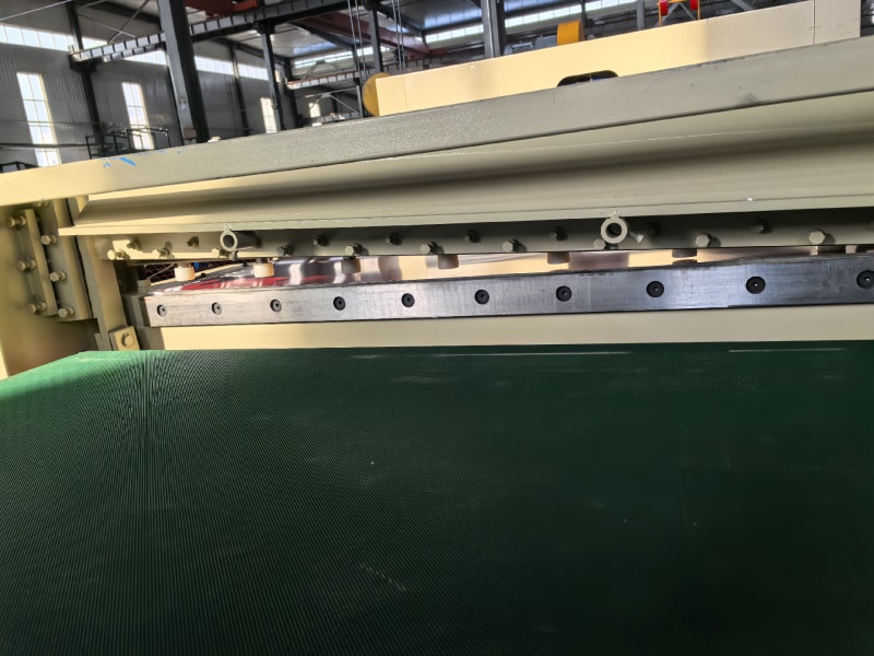 cutting device of the cut to length machine
