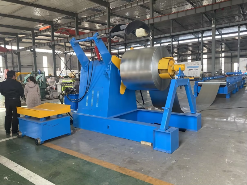 hydraulic decoiler 0f the corrugated roofing sheet machine.png