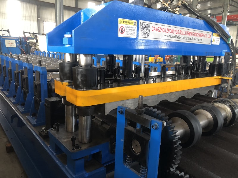 cutting device of the Glazed Tile Roll Forming Machine