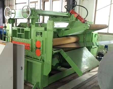Four fold leveling machine