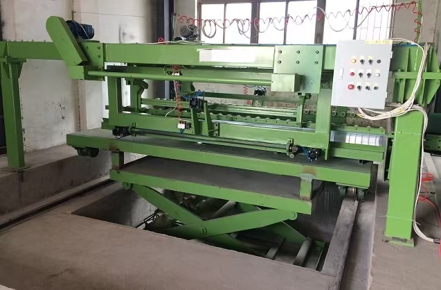 Pneumatic stacker device of the cut to length line