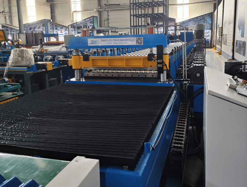 hydraulic flying shear of the High-Speed Corrugated 0.18 mm thin Sheet Machine