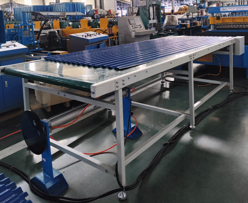 receiving table of the High-Speed Corrugated 0.18 mm thin Sheet Machine