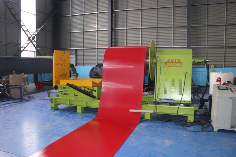 hydraulic decoiler of the trapezoidal roofing sheet machine V250