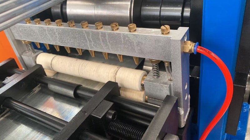 oil-coating device of the  solar panel bracket machine